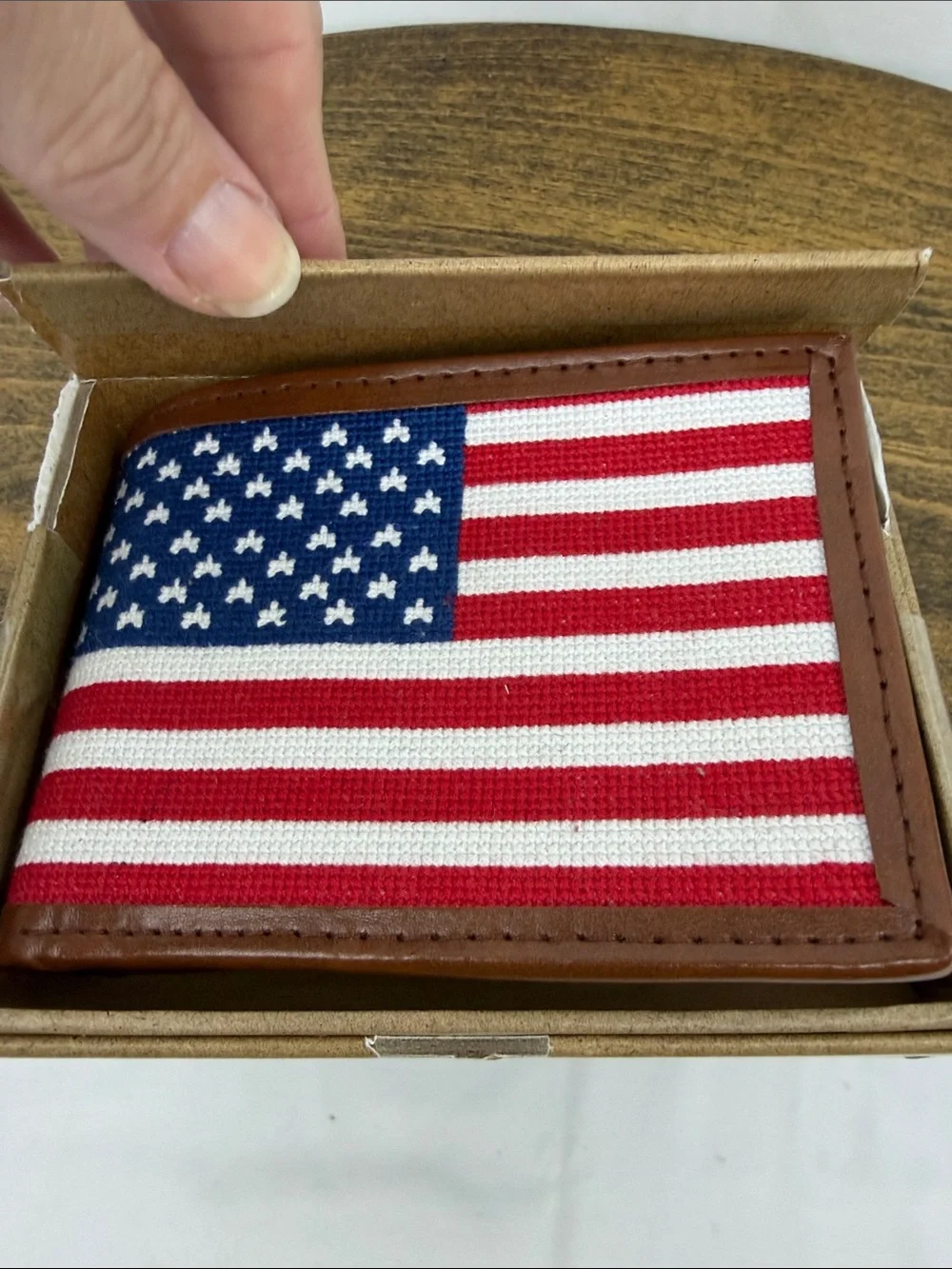 NIB Kraftsman Co American Flag Needlepoint Bifold Wallet